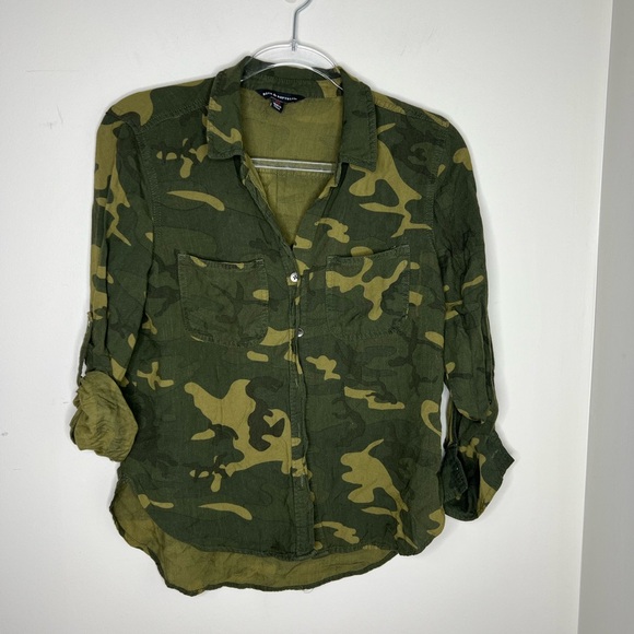 Tops - Rock & Republic Green Camouflage Button-Up Shirt. XS. Adjustable sleeves.